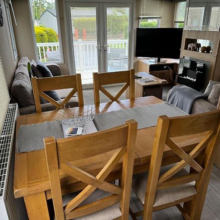 Prestige Static Caravan On 5 Star Holiday Park Cheswick  Exterior photo