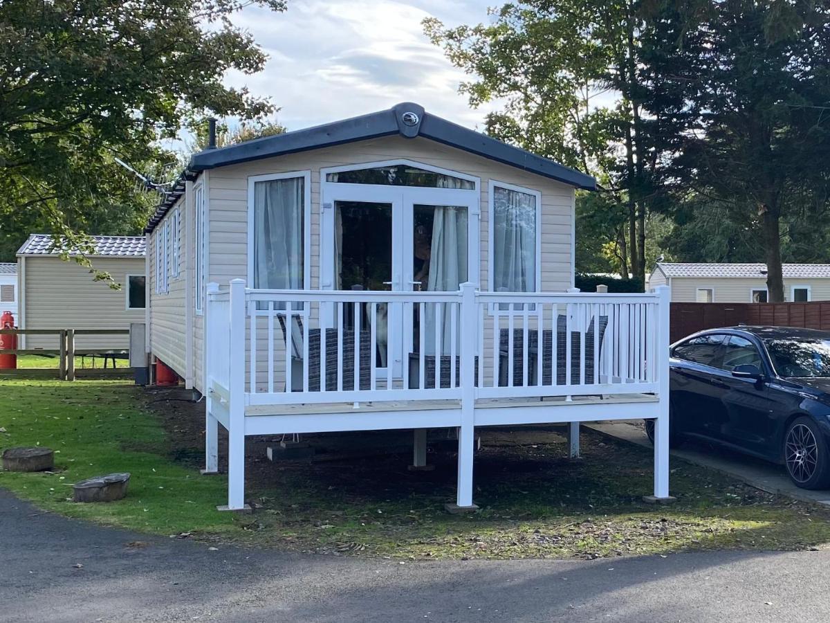 Prestige Static Caravan On 5 Star Holiday Park Cheswick  Exterior photo